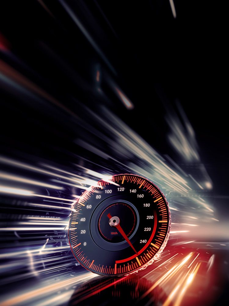 Tacho mit Geschwindigkeitsanzeige über 240 Kilometer pro Stunde