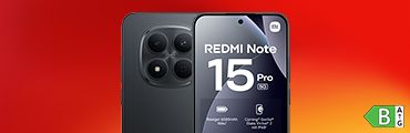 Das Xiaomi Redmi Note 15 Pro vor rot-orange Verlauf, Vorder und Rückseite mit 4 Kameras, Energieeffizienzklasse B.