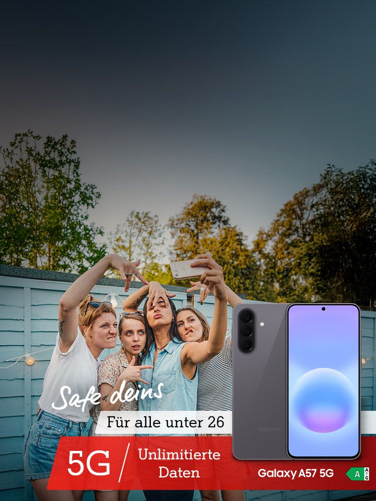 Vier Personen machen Selfie vor türkisblauem Zaun, Text Safe deins 5G, roter Banner