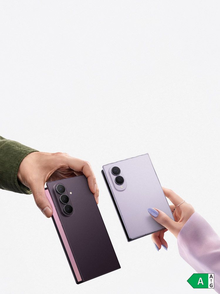 Samsung Galaxy Z8 Foldable Smartphones in zwei Farben, präsentiert in den Händen von Personen vor hellem Hintergrund, mit Fokus auf Design und Kameras.