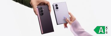 Samsung Galaxy Z8 Foldable Smartphones in zwei Farben, präsentiert in den Händen von Personen vor hellem Hintergrund, mit Fokus auf Design und Kameras.