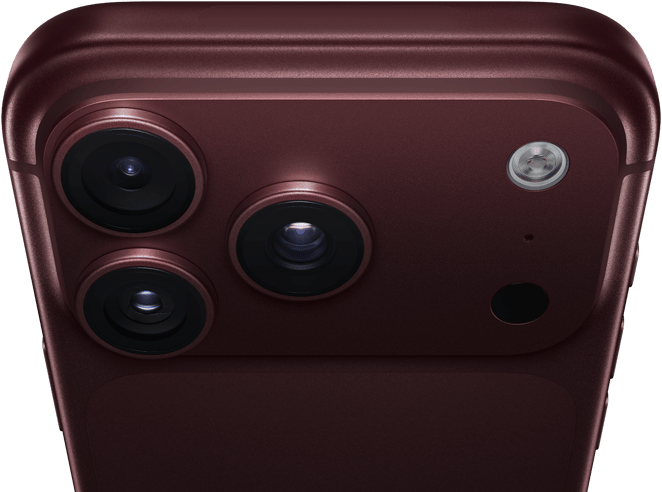 iPhone 18 Pro Max, Farbe Burgunder (Dunkelrot), Rückseite, Pro Fusion Kamera-System oben, 3 Objektive, Lamellen der variablen Blende teilweise geschlossen, Blitz, Mikrofon und LiDAR Scanner, Oberseite, Mobilfunkantenne, flache Seiten, gerundete Ecken