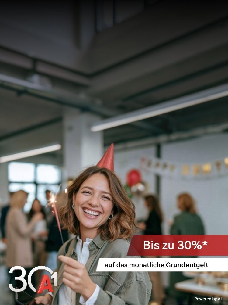 Frau mit Partyhütchen lächelt, im Hintergrund Feier in Büroumgebung. Text: Bis zu 30%* auf das monatliche Grundentgelt.